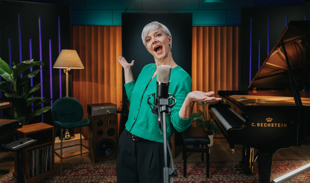 Lisa Witt Singing