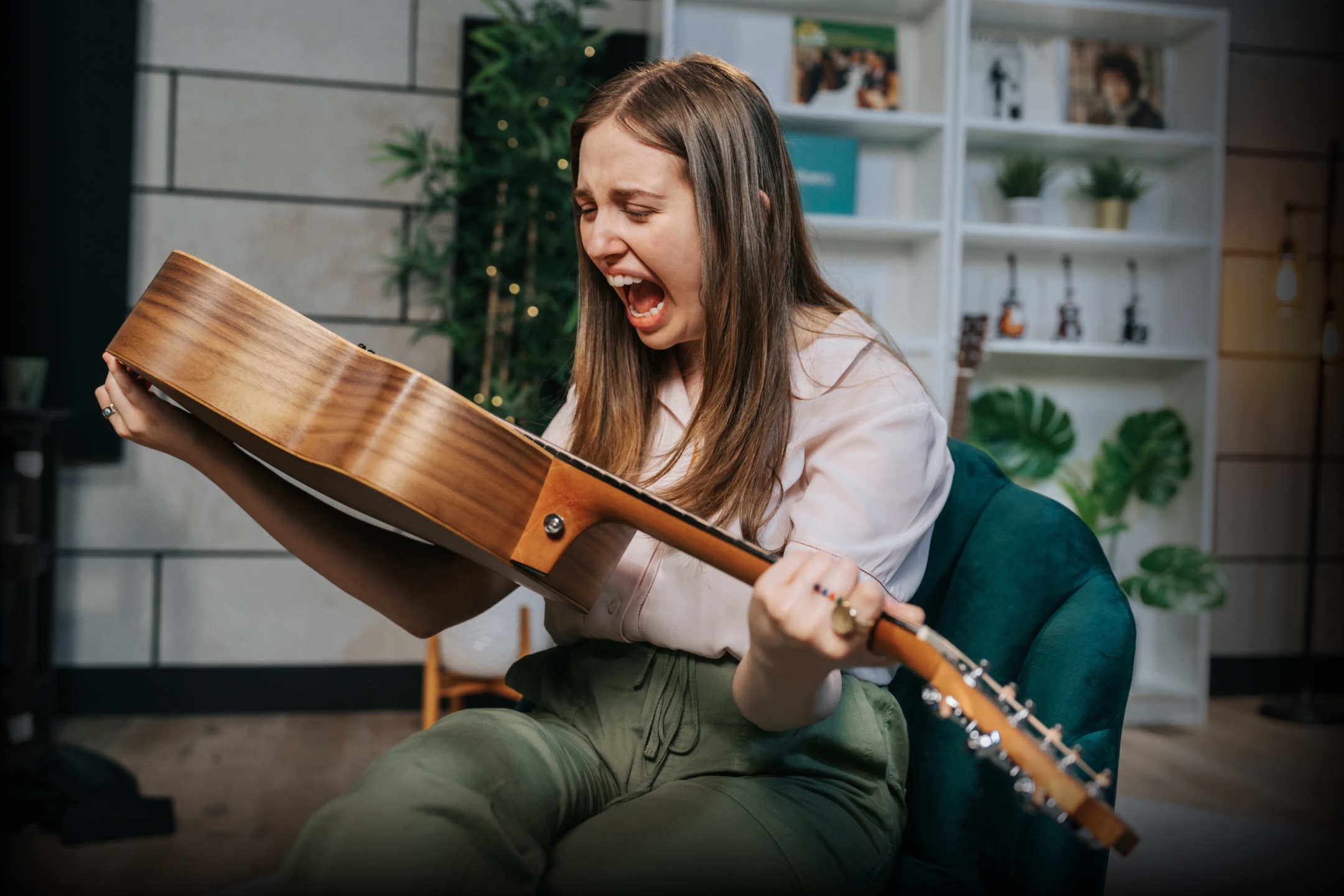 Ayla Tesler-Mabe Guitareo Instructor
